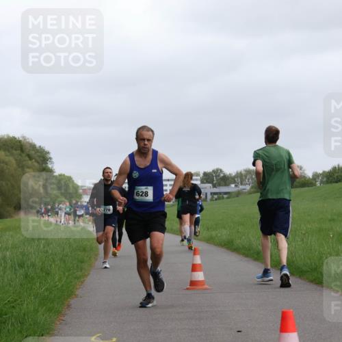 04.05.2025 - 8. Wedeler Halbmarathon Yannick Fuchs http://msf.ph/oto/7822683 04.05.2025 11:10:52 Laufen 628 meine-sportfotos.de