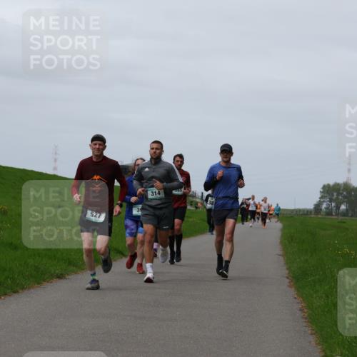 04.05.2025 - 8. Wedeler Halbmarathon Yannick Fuchs http://msf.ph/oto/7822688 04.05.2025 11:29:48 Laufen 527, 39, 365, 314, 38 meine-sportfotos.de