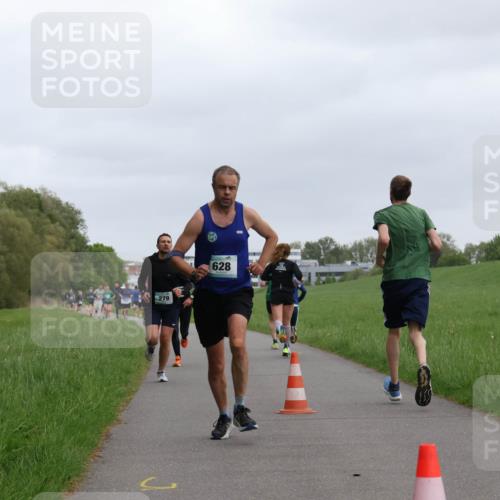04.05.2025 - 8. Wedeler Halbmarathon Yannick Fuchs http://msf.ph/oto/7822691 04.05.2025 11:10:53 Laufen 279, 628 meine-sportfotos.de