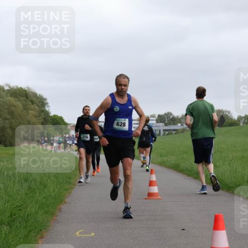 04.05.2025 - 8. Wedeler Halbmarathon Yannick Fuchs http://msf.ph/oto/7822698 04.05.2025 11:10:53 Laufen 279, 628 meine-sportfotos.de