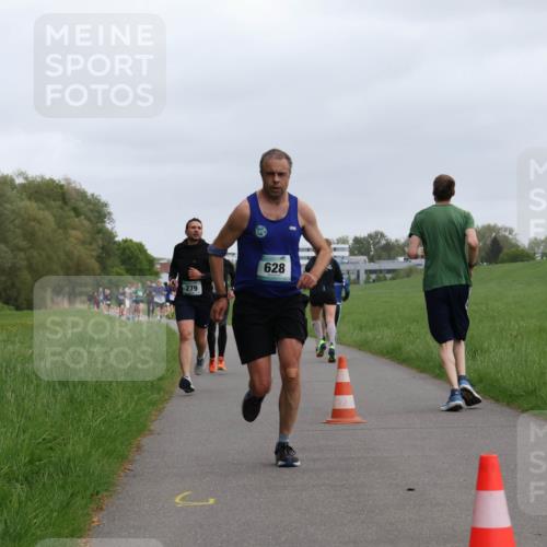 04.05.2025 - 8. Wedeler Halbmarathon Yannick Fuchs http://msf.ph/oto/7822703 04.05.2025 11:10:53 Laufen 279, 628 meine-sportfotos.de