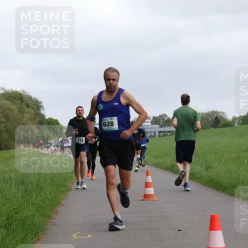 04.05.2025 - 8. Wedeler Halbmarathon Yannick Fuchs http://msf.ph/oto/7822723 04.05.2025 11:10:53 Laufen 279, 628 meine-sportfotos.de