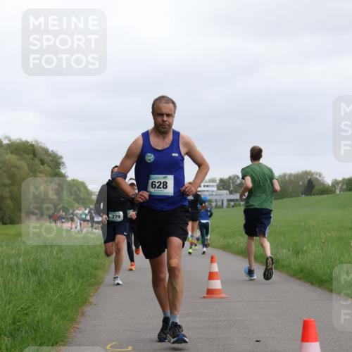 04.05.2025 - 8. Wedeler Halbmarathon Yannick Fuchs http://msf.ph/oto/7822742 04.05.2025 11:10:53 Laufen 279, 628 meine-sportfotos.de