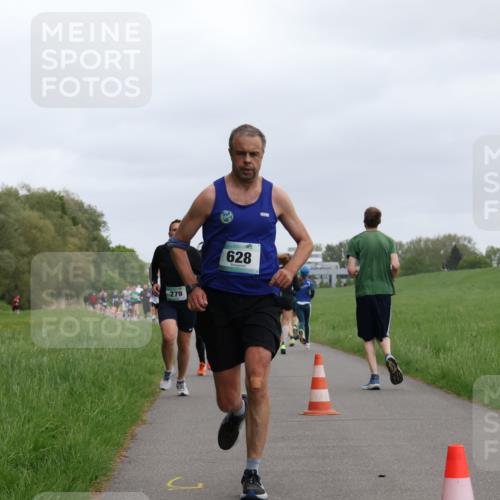 04.05.2025 - 8. Wedeler Halbmarathon Yannick Fuchs http://msf.ph/oto/7822757 04.05.2025 11:10:53 Laufen 279, 628 meine-sportfotos.de