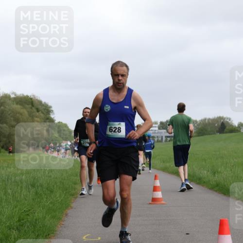 04.05.2025 - 8. Wedeler Halbmarathon Yannick Fuchs http://msf.ph/oto/7822766 04.05.2025 11:10:53 Laufen 279, 628 meine-sportfotos.de