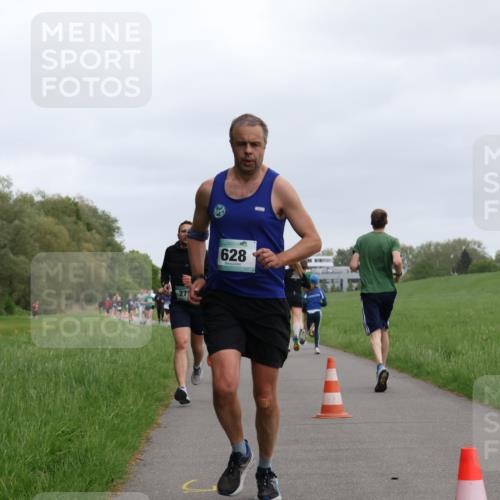 04.05.2025 - 8. Wedeler Halbmarathon Yannick Fuchs http://msf.ph/oto/7822773 04.05.2025 11:10:53 Laufen 628 meine-sportfotos.de