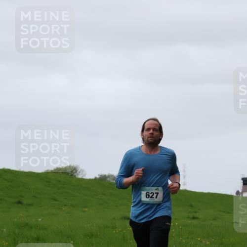 04.05.2025 - 8. Wedeler Halbmarathon Yannick Fuchs http://msf.ph/oto/7822812 04.05.2025 12:15:01 Laufen 627 meine-sportfotos.de
