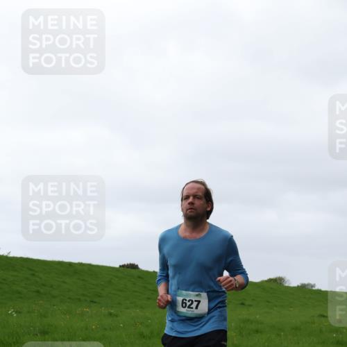 04.05.2025 - 8. Wedeler Halbmarathon Yannick Fuchs http://msf.ph/oto/7822819 04.05.2025 12:15:03 Laufen 627 meine-sportfotos.de