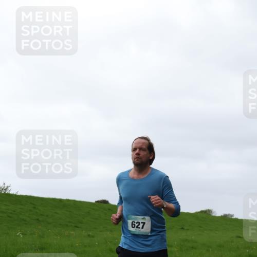 04.05.2025 - 8. Wedeler Halbmarathon Yannick Fuchs http://msf.ph/oto/7822823 04.05.2025 12:15:03 Laufen 627 meine-sportfotos.de