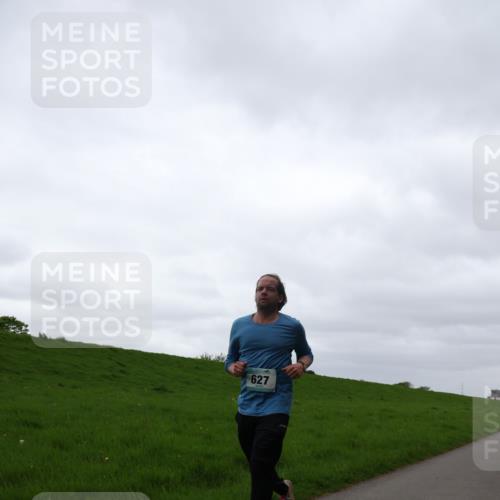 04.05.2025 - 8. Wedeler Halbmarathon Yannick Fuchs http://msf.ph/oto/7822829 04.05.2025 12:15:04 Laufen 627 meine-sportfotos.de