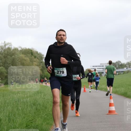 04.05.2025 - 8. Wedeler Halbmarathon Yannick Fuchs http://msf.ph/oto/7822830 04.05.2025 11:10:56 Laufen 279, 150, 08 meine-sportfotos.de