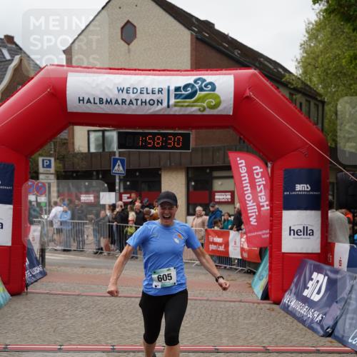 04.05.2025 - 8. Wedeler Halbmarathon Felixshl http://msf.ph/oto/7822835 04.05.2025 11:58:28 Ziel 71, 605 meine-sportfotos.de