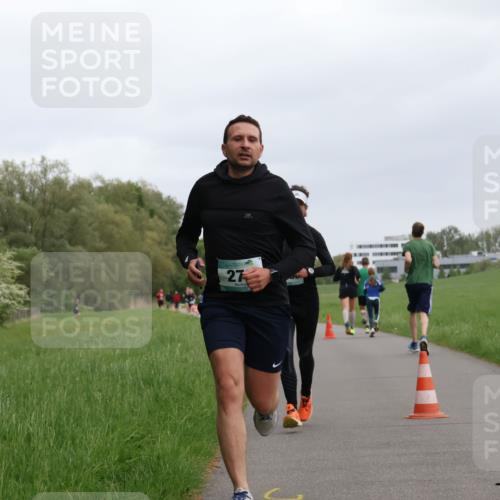 04.05.2025 - 8. Wedeler Halbmarathon Yannick Fuchs http://msf.ph/oto/7822841 04.05.2025 11:10:56 Laufen 27 meine-sportfotos.de