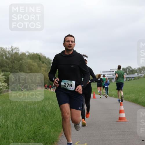 04.05.2025 - 8. Wedeler Halbmarathon Yannick Fuchs http://msf.ph/oto/7822846 04.05.2025 11:10:56 Laufen 279, 150 meine-sportfotos.de