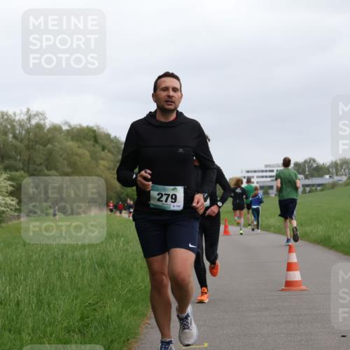 04.05.2025 - 8. Wedeler Halbmarathon Yannick Fuchs http://msf.ph/oto/7822852 04.05.2025 11:10:56 Laufen 279, 150 meine-sportfotos.de