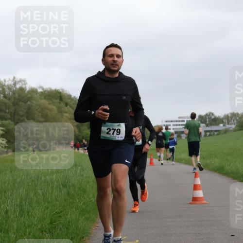 04.05.2025 - 8. Wedeler Halbmarathon Yannick Fuchs http://msf.ph/oto/7822858 04.05.2025 11:10:56 Laufen 279, 150 meine-sportfotos.de