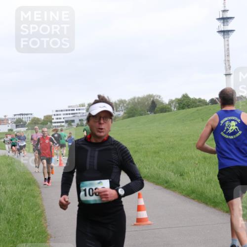 04.05.2025 - 8. Wedeler Halbmarathon Yannick Fuchs http://msf.ph/oto/7822884 04.05.2025 11:10:58 Laufen 10 meine-sportfotos.de