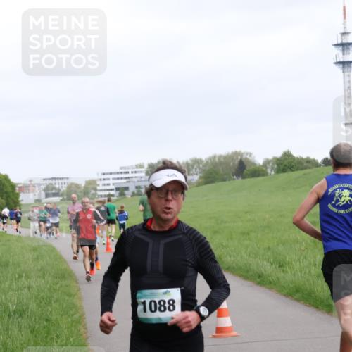 04.05.2025 - 8. Wedeler Halbmarathon Yannick Fuchs http://msf.ph/oto/7822889 04.05.2025 11:10:58 Laufen 1088 meine-sportfotos.de