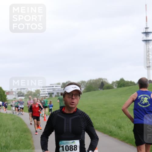 04.05.2025 - 8. Wedeler Halbmarathon Yannick Fuchs http://msf.ph/oto/7822893 04.05.2025 11:10:58 Laufen 1088 meine-sportfotos.de