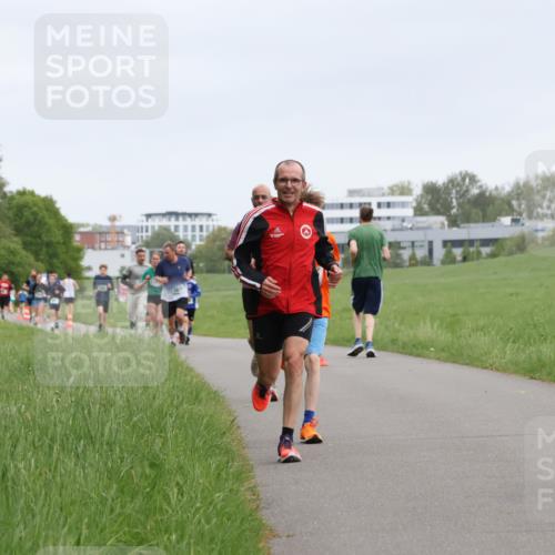 04.05.2025 - 8. Wedeler Halbmarathon Yannick Fuchs http://msf.ph/oto/7822904 04.05.2025 11:11:00 Laufen  meine-sportfotos.de