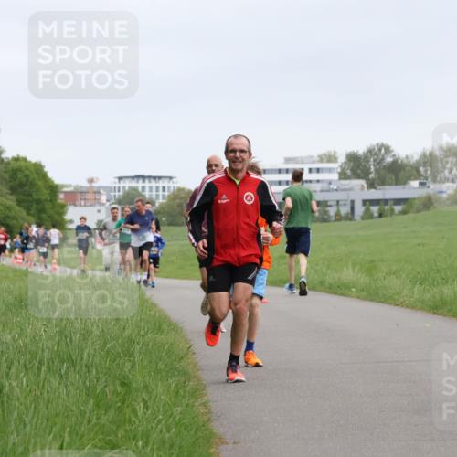 04.05.2025 - 8. Wedeler Halbmarathon Yannick Fuchs http://msf.ph/oto/7822911 04.05.2025 11:11:00 Laufen  meine-sportfotos.de