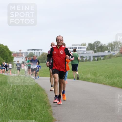 04.05.2025 - 8. Wedeler Halbmarathon Yannick Fuchs http://msf.ph/oto/7822919 04.05.2025 11:11:00 Laufen  meine-sportfotos.de