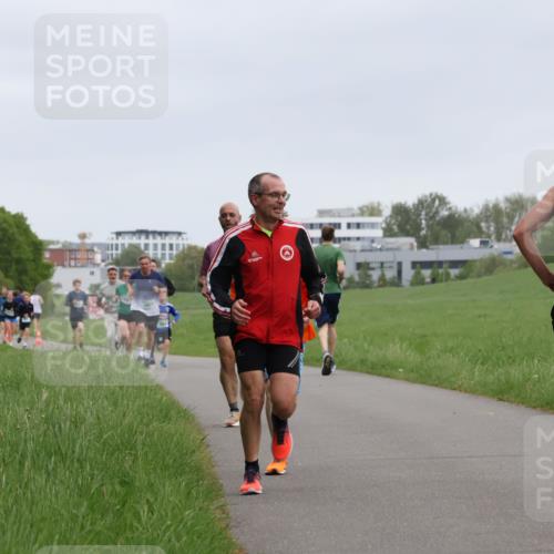 04.05.2025 - 8. Wedeler Halbmarathon Yannick Fuchs http://msf.ph/oto/7822934 04.05.2025 11:11:00 Laufen  meine-sportfotos.de