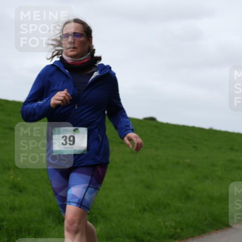 04.05.2025 - 8. Wedeler Halbmarathon Yannick Fuchs http://msf.ph/oto/7822940 04.05.2025 11:29:55 Laufen 39, 392 meine-sportfotos.de