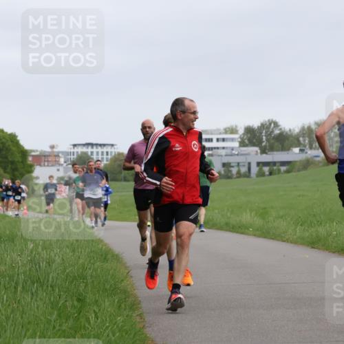 04.05.2025 - 8. Wedeler Halbmarathon Yannick Fuchs http://msf.ph/oto/7822950 04.05.2025 11:11:00 Laufen 10000 meine-sportfotos.de