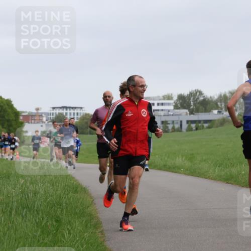 04.05.2025 - 8. Wedeler Halbmarathon Yannick Fuchs http://msf.ph/oto/7822957 04.05.2025 11:11:00 Laufen  meine-sportfotos.de