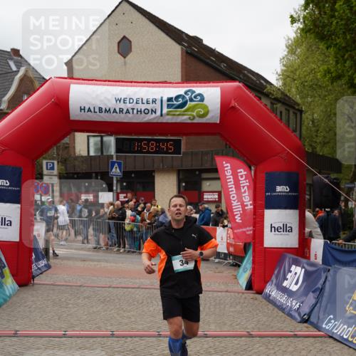 04.05.2025 - 8. Wedeler Halbmarathon Felixshl http://msf.ph/oto/7822967 04.05.2025 11:58:43 Ziel 34, 713 meine-sportfotos.de