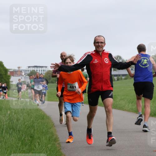 04.05.2025 - 8. Wedeler Halbmarathon Yannick Fuchs http://msf.ph/oto/7822976 04.05.2025 11:11:01 Laufen 1077, 481 meine-sportfotos.de