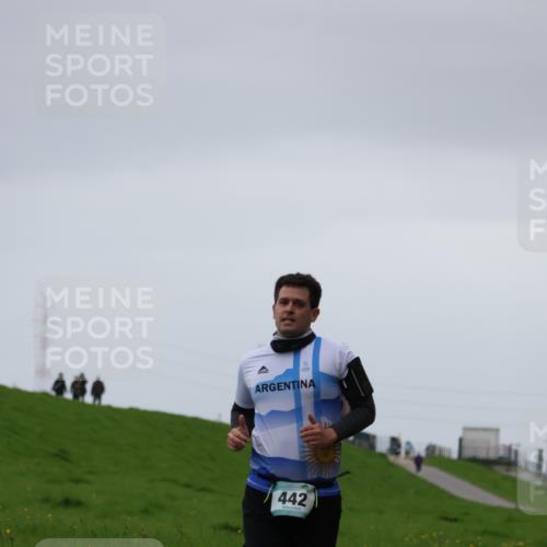 04.05.2025 - 8. Wedeler Halbmarathon Yannick Fuchs http://msf.ph/oto/7822977 04.05.2025 12:16:10 Laufen 4, 442 meine-sportfotos.de