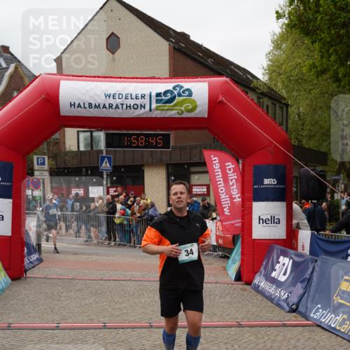 04.05.2025 - 8. Wedeler Halbmarathon Felixshl http://msf.ph/oto/7822980 04.05.2025 11:58:43 Ziel 34, 713 meine-sportfotos.de