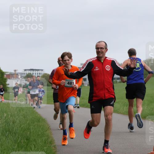04.05.2025 - 8. Wedeler Halbmarathon Yannick Fuchs http://msf.ph/oto/7822988 04.05.2025 11:11:01 Laufen 1077, 481, 10 meine-sportfotos.de