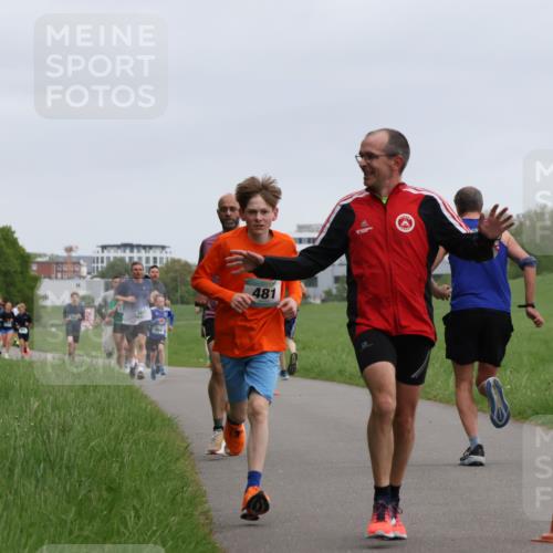04.05.2025 - 8. Wedeler Halbmarathon Yannick Fuchs http://msf.ph/oto/7822999 04.05.2025 11:11:01 Laufen 481, 1077 meine-sportfotos.de