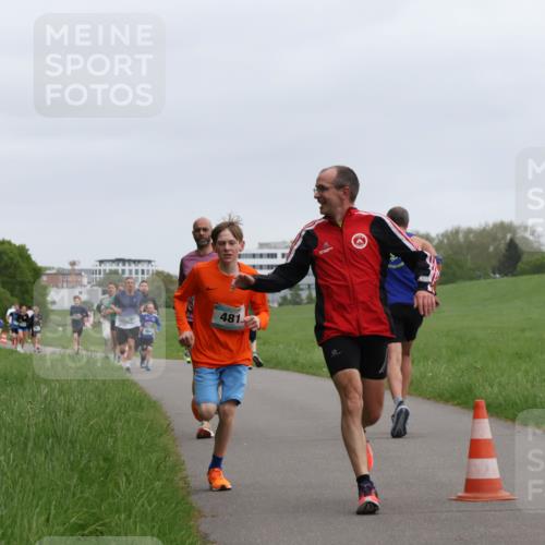04.05.2025 - 8. Wedeler Halbmarathon Yannick Fuchs http://msf.ph/oto/7823008 04.05.2025 11:11:01 Laufen 481 meine-sportfotos.de