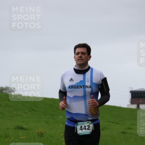 04.05.2025 - 8. Wedeler Halbmarathon Yannick Fuchs http://msf.ph/oto/7823012 04.05.2025 12:16:13 Laufen 442 meine-sportfotos.de