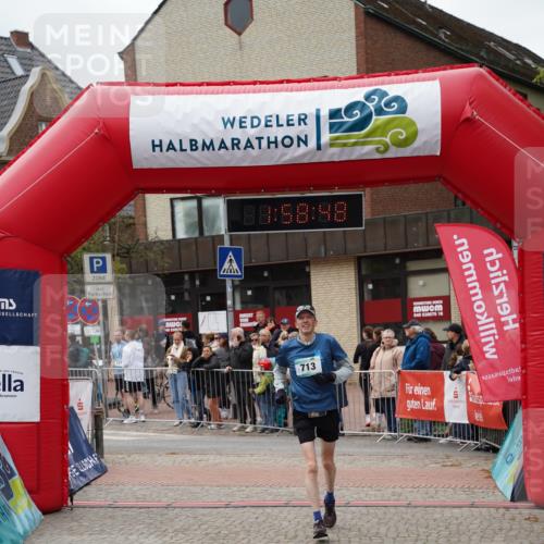 04.05.2025 - 8. Wedeler Halbmarathon Felixshl http://msf.ph/oto/7823018 04.05.2025 11:58:46 Ziel 34, 551, 713 meine-sportfotos.de