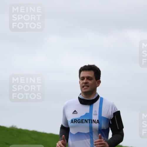 04.05.2025 - 8. Wedeler Halbmarathon Yannick Fuchs http://msf.ph/oto/7823031 04.05.2025 12:16:16 Laufen 5, 442 meine-sportfotos.de