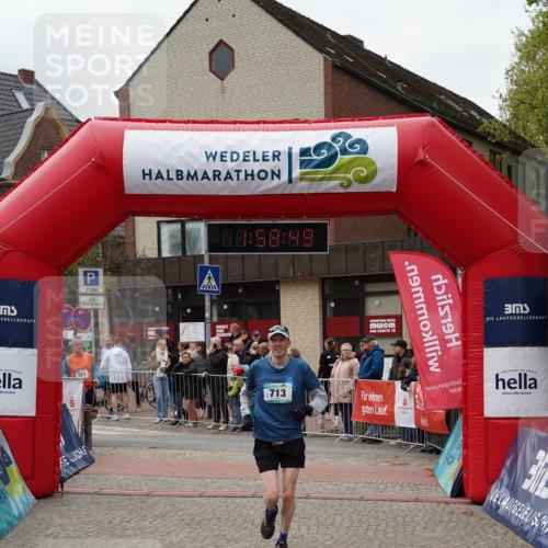 04.05.2025 - 8. Wedeler Halbmarathon Felixshl http://msf.ph/oto/7823035 04.05.2025 11:58:47 Ziel 34, 551, 713 meine-sportfotos.de