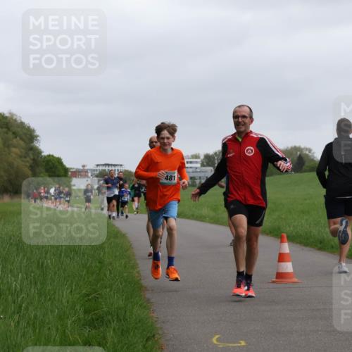04.05.2025 - 8. Wedeler Halbmarathon Yannick Fuchs http://msf.ph/oto/7823052 04.05.2025 11:11:02 Laufen 481 meine-sportfotos.de