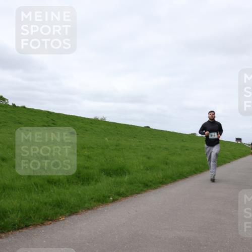 04.05.2025 - 8. Wedeler Halbmarathon Yannick Fuchs http://msf.ph/oto/7823056 04.05.2025 11:52:29 Laufen  meine-sportfotos.de