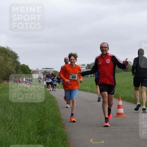 04.05.2025 - 8. Wedeler Halbmarathon Yannick Fuchs http://msf.ph/oto/7823058 04.05.2025 11:11:02 Laufen 481 meine-sportfotos.de