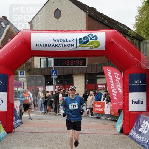 04.05.2025 - 8. Wedeler Halbmarathon Felixshl http://msf.ph/oto/7823061 04.05.2025 11:58:47 Ziel 34, 551, 713 meine-sportfotos.de