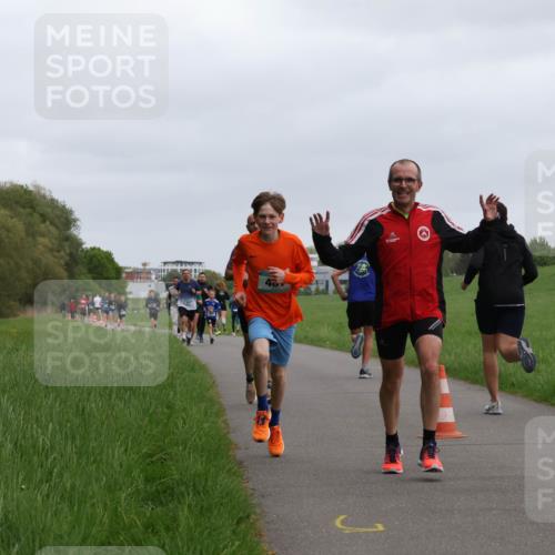 04.05.2025 - 8. Wedeler Halbmarathon Yannick Fuchs http://msf.ph/oto/7823074 04.05.2025 11:11:02 Laufen 45 meine-sportfotos.de