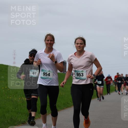 04.05.2025 - 8. Wedeler Halbmarathon Yannick Fuchs http://msf.ph/oto/7823081 04.05.2025 11:30:08 Laufen 67, 954, 953 meine-sportfotos.de