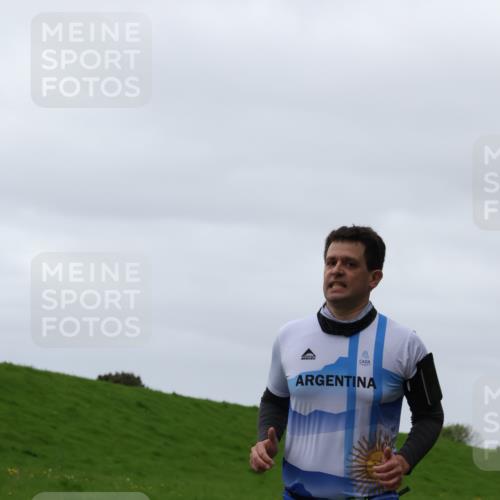 04.05.2025 - 8. Wedeler Halbmarathon Yannick Fuchs http://msf.ph/oto/7823082 04.05.2025 12:16:16 Laufen 442 meine-sportfotos.de