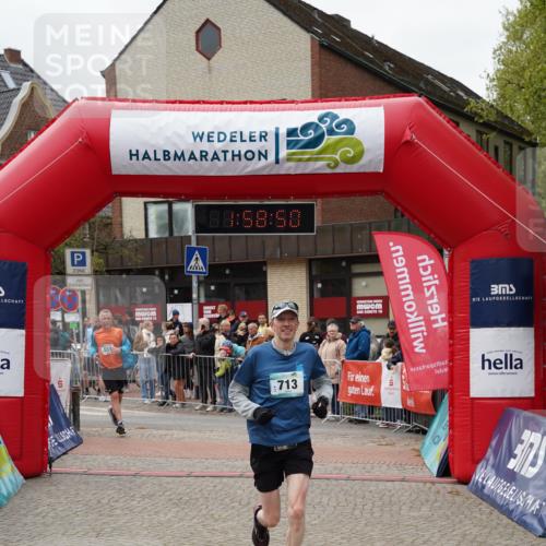 04.05.2025 - 8. Wedeler Halbmarathon Felixshl http://msf.ph/oto/7823086 04.05.2025 11:58:47 Ziel 34, 551, 713 meine-sportfotos.de
