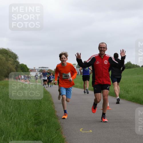 04.05.2025 - 8. Wedeler Halbmarathon Yannick Fuchs http://msf.ph/oto/7823092 04.05.2025 11:11:02 Laufen 481 meine-sportfotos.de